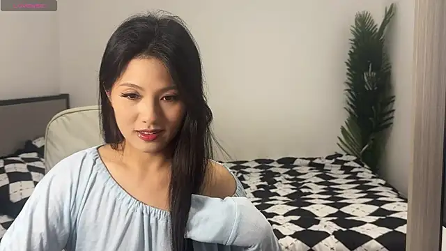 onlylookatu online show from March 24, 5:24 pm