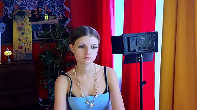 Snapshot of Enji_Rey chatting on June 9, 9:43 am Enji Rey online show from June 9, 9:43 am
