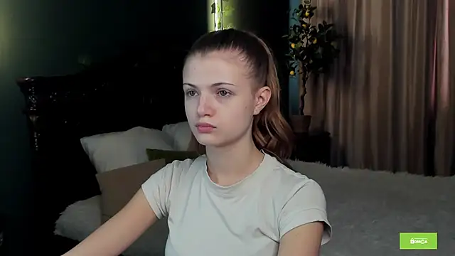 Snapshot of Enji_Rey chatting on June 18, 8:57 am Enji Rey online show from June 18, 8:57 am