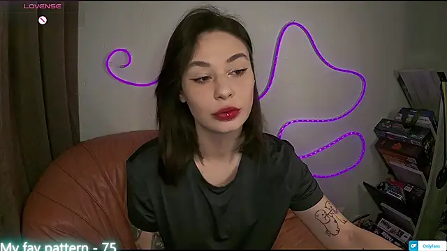 CamomileLil online show from March 26, 8:56 am