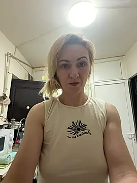 Snapshot of Secret_Ladyx chatting on June 21, 4:40 am Secret Ladyx online show from June 21, 4:40 am