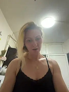 Snapshot of Secret_Ladyx chatting on July 18, 4:10 am Secret Ladyx online show from July 18, 4:10 am