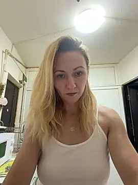 Snapshot of Secret_Ladyx chatting on July 14, 4:06 am Secret Ladyx online show from July 14, 4:06 am