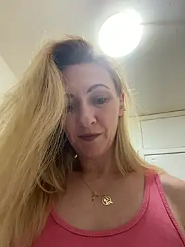 Snapshot of Secret_Ladyx chatting on June 28, 5:03 am Secret Ladyx online show from June 28, 5:03 am