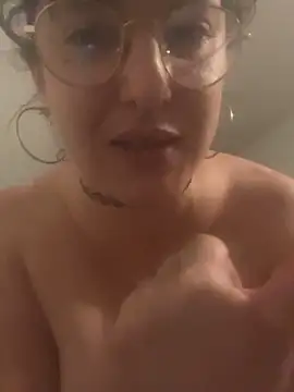 Xlilli69X online show from May 28, 12:40 am