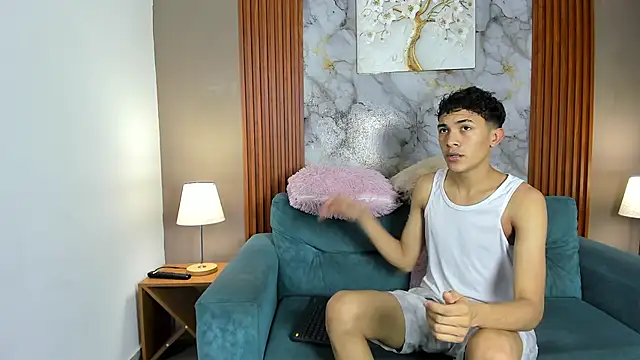 SKYN MAN online show from April 4, 3:02 am