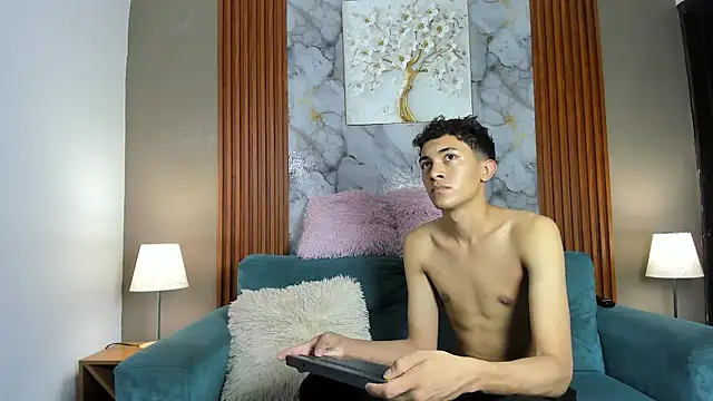 SKYN MAN online show from April 5, 1:23 am