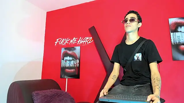 SKYN MAN online show from March 5, 1:35 am