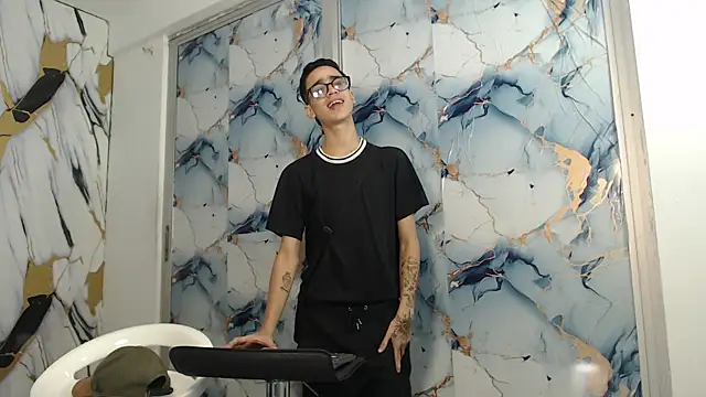 SKYN MAN online show from April 19, 7:31 am