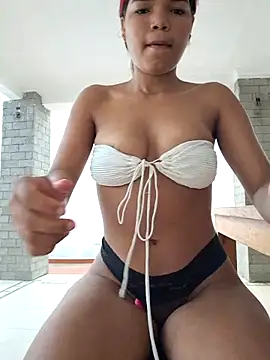 Rihanna em  online show from March 8, 12:30 pm