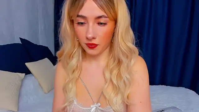 Aria Montclair online show from April 19, 5:08 am