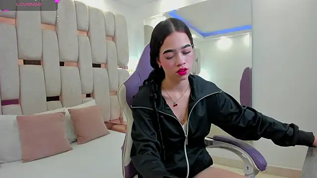 georgina kloss  online show from April 8, 4:30 pm