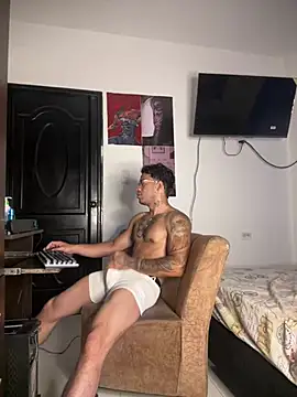 Snapshot of Kenny_romano chatting on April 20, 12:08 pm Kenny romano online show from April 20, 12:08 pm