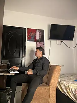 Snapshot of Kenny_romano chatting on April 18, 10:21 pm Kenny romano online show from April 18, 10:21 pm