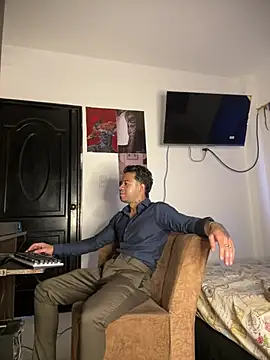 Snapshot of Kenny_romano chatting on April 19, 7:05 pm Kenny romano online show from April 19, 7:05 pm