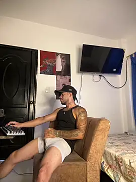 Snapshot of Kenny_romano chatting on May 13, 12:12 pm Kenny romano online show from May 13, 12:12 pm
