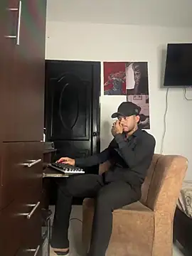 Snapshot of Kenny_romano chatting on May 25, 1:54 pm Kenny romano online show from May 25, 1:54 pm