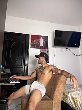 Snapshot of Kenny_romano chatting on April 28, 1:04 pm Kenny romano online show from April 28, 1:04 pm