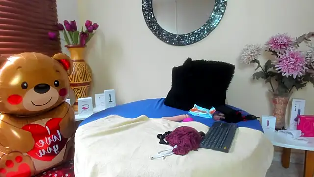 Maye Milf  online show from March 24, 12:49 pm