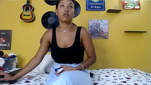 lilithevil32 online show from April 1, 12:24 am