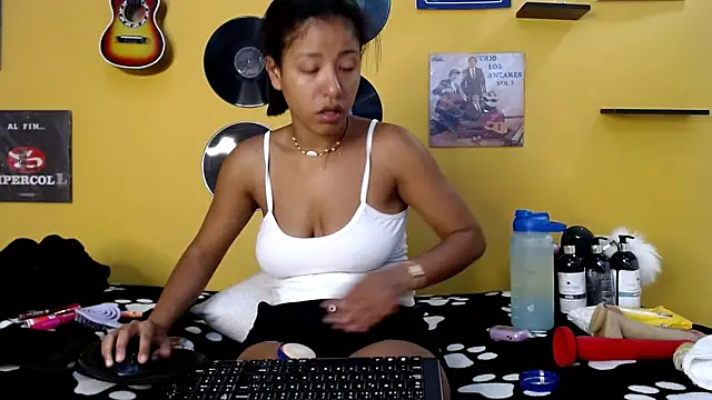 lilithevil32 online show from April 9, 1:51 am