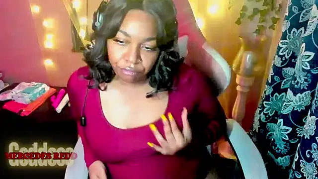 Snapshot of Goddess_MercedesRedd chatting on May 3, 1:36 pm Goddess MercedesRedd online show from May 3, 1:36 pm