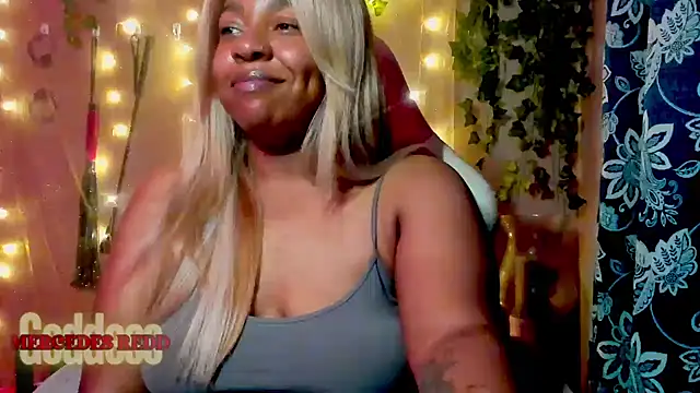 Snapshot of Goddess_MercedesRedd chatting on June 6, 1:49 pm Goddess MercedesRedd online show from June 6, 1:49 pm