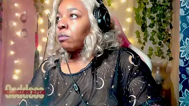 Snapshot of Goddess_MercedesRedd chatting on June 14, 4:08 pm Goddess MercedesRedd online show from June 14, 4:08 pm
