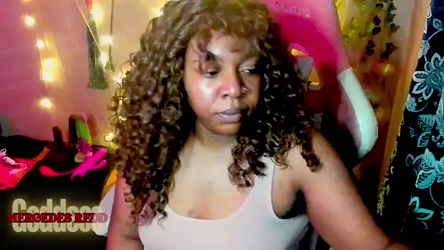 Snapshot of Goddess_MercedesRedd chatting on May 11, 1:56 pm Goddess MercedesRedd online show from May 11, 1:56 pm