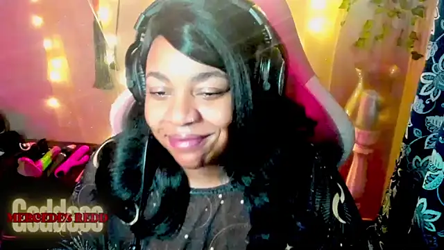Snapshot of Goddess_MercedesRedd chatting on May 17, 1:00 pm Goddess MercedesRedd online show from May 17, 1:00 pm