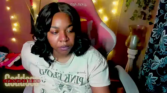 Snapshot of Goddess_MercedesRedd chatting on May 23, 1:21 pm Goddess MercedesRedd online show from May 23, 1:21 pm