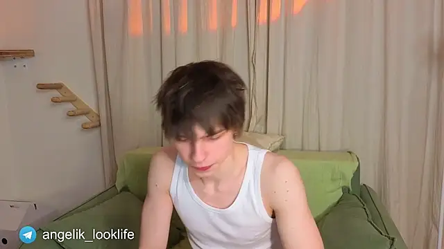 look angelic online show from March 14, 2:06 am