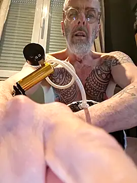 XXX666HEIL online show from May 7, 4:10 pm