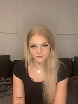 Snapshot of Luna-Noire chatting on March 3, 8:16 pm Luna-Noire online show from March 3, 8:16 pm