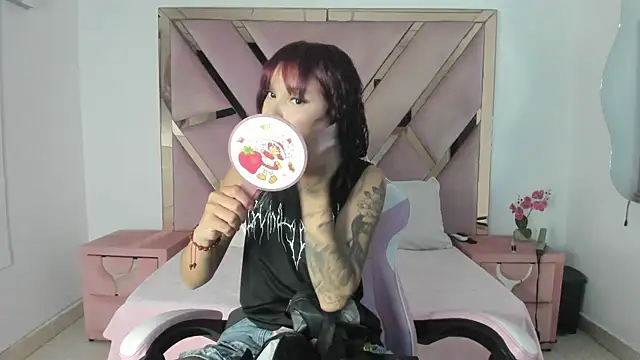 Snapshot of Angell_cherryht chatting on July 8, 8:31 pm Angell cherryht online show from July 8, 8:31 pm