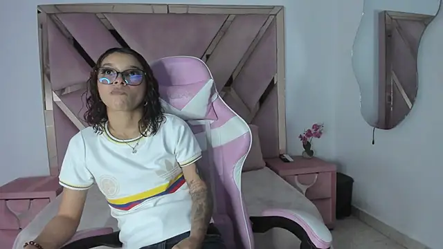 Snapshot of Angell_cherryht chatting on July 3, 8:15 pm Angell cherryht online show from July 3, 8:15 pm