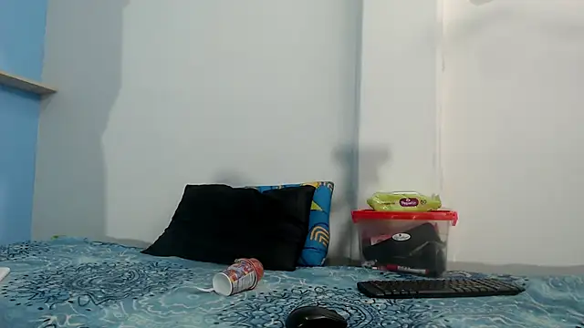 zoecute5817 online show from May 4, 12:47 am