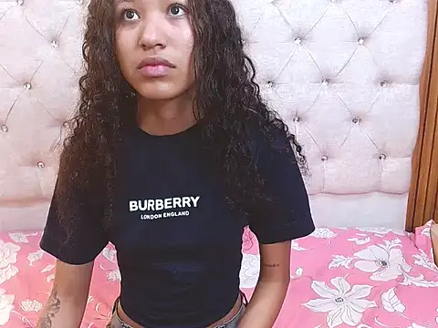 skiaracl202 online show from April 15, 3:23 am