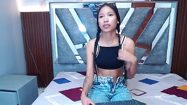 skiaracl202 online show from March 5, 3:47 am