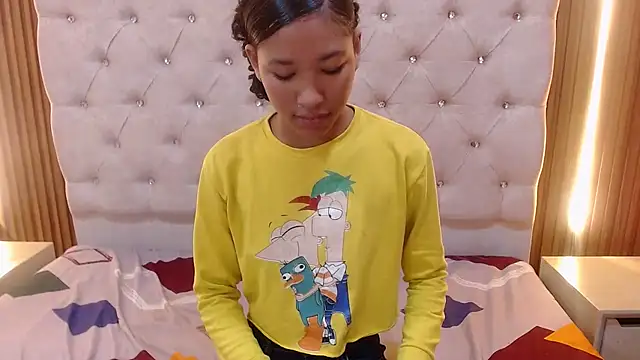 skiaracl202 online show from March 26, 4:11 am