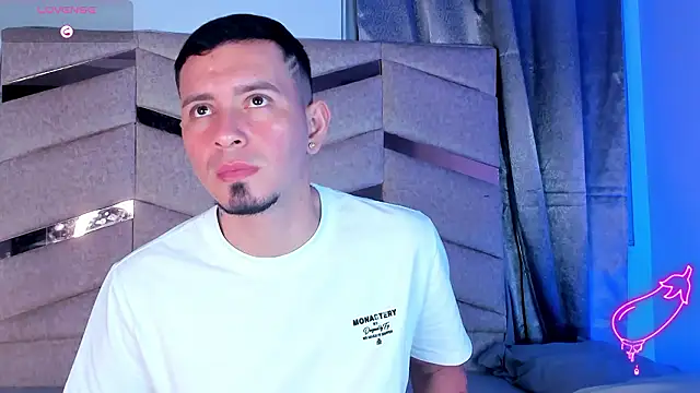 AxelNoiir  online show from March 4, 6:48 pm