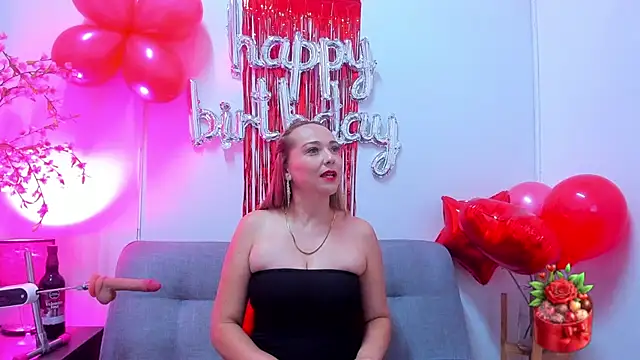 KahiaSmith online show from May 11, 2:45 pm