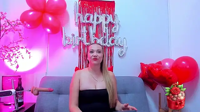 KahiaSmith online show from May 11, 4:04 pm