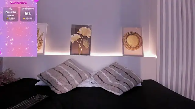 ManuelaMontes  online show from May 17, 1:22 pm