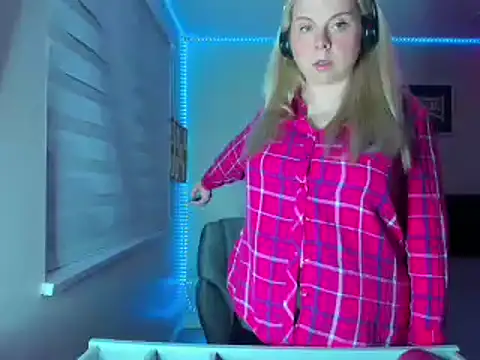 callme iva online show from March 21, 8:15 am