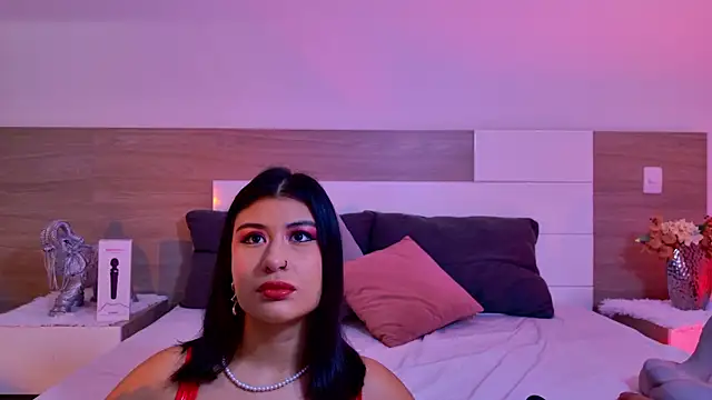 DaphneWayne online show from April 17, 7:06 pm