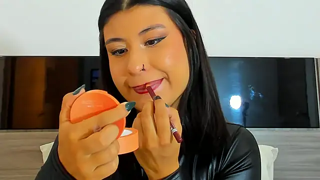 DaphneWayne online show from April 15, 7:40 pm