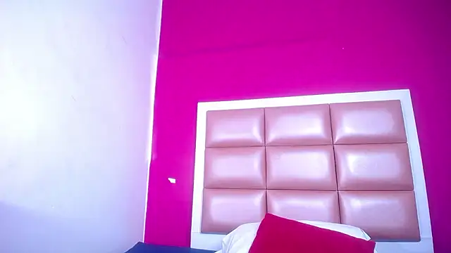 Snapshot of secrett_whore18 chatting on March 4, 6:37 pm secrett whore18 online show from March 4, 6:37 pm