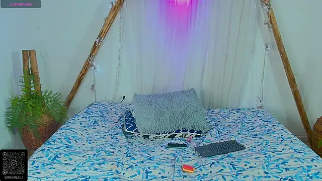 marianafoxx  online show from April 3, 10:05 pm