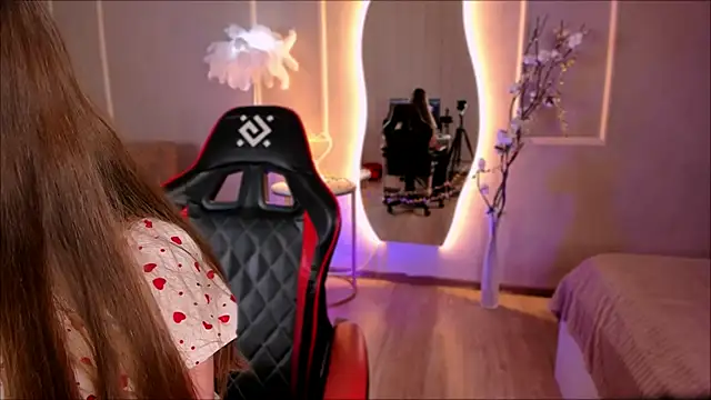 XAnytikKetX online show from March 19, 1:44 pm